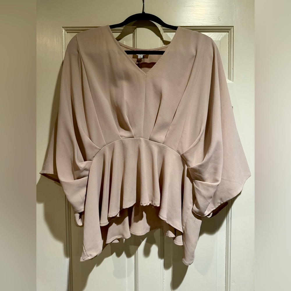 BRAND NEW WITH TAGS! ANDREE BY UNIT tapered waist beige flowing blouse. Size L.